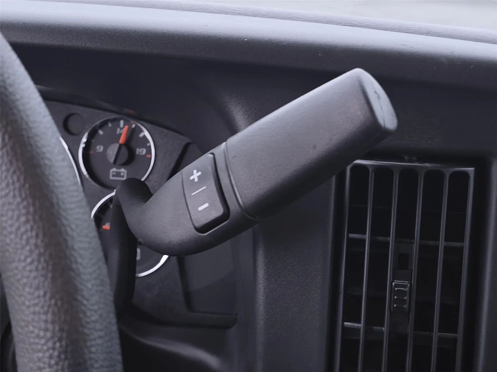 2026 Chevrolet Express Cargo Work Van - Photo 15