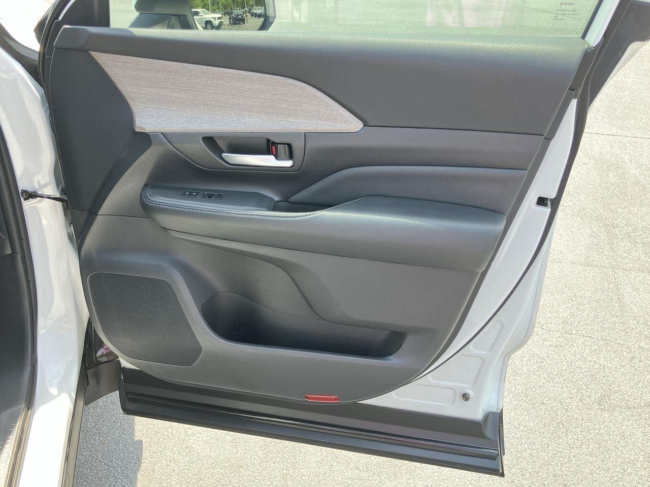 Used 2024 White (Wind Chill Pearl) Toyota Platinum AWD image 39