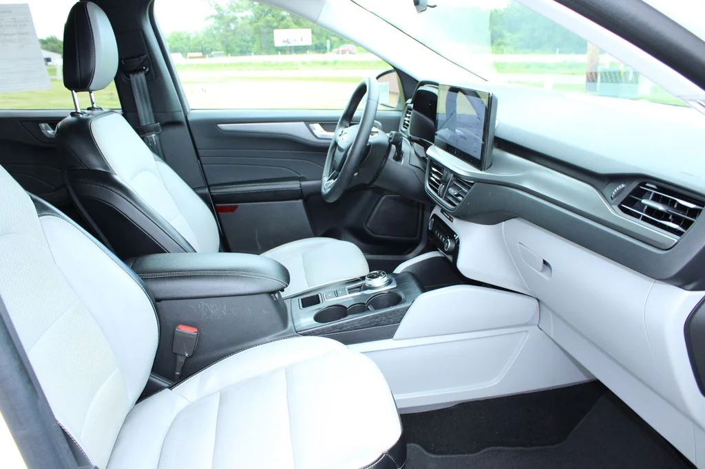 Used 2024 White Metallic Ford Base image 27
