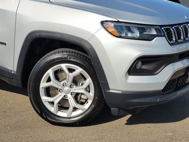 Used 2024 Silver Jeep Latitude image 9