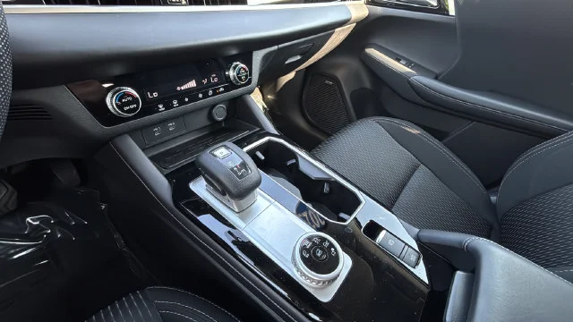 Used 2025  Mitsubishi ES image 14