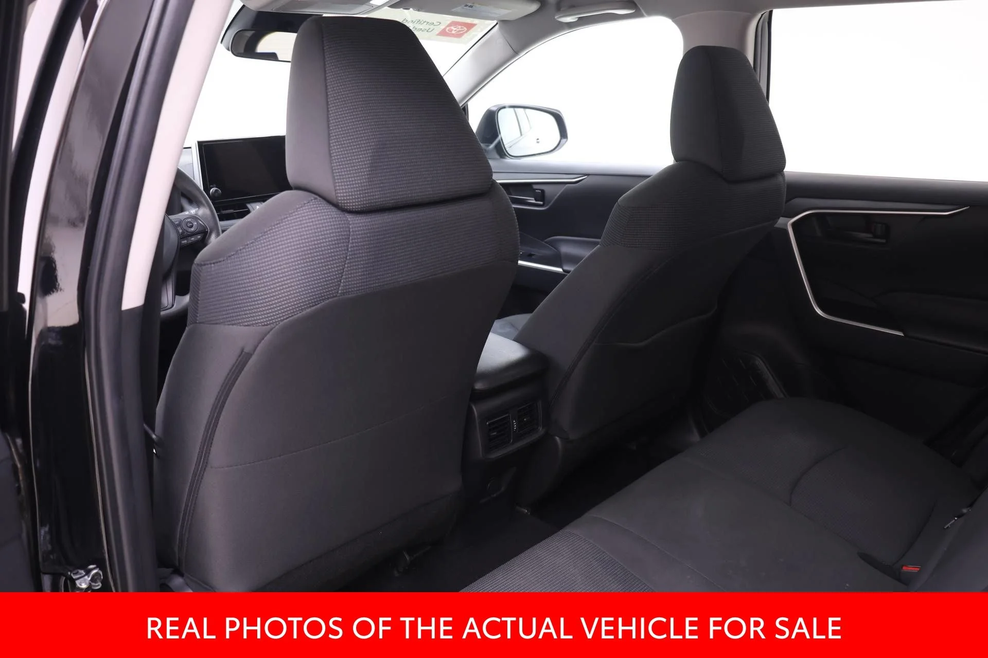 2024 Toyota RAV4 LE - Photo 11