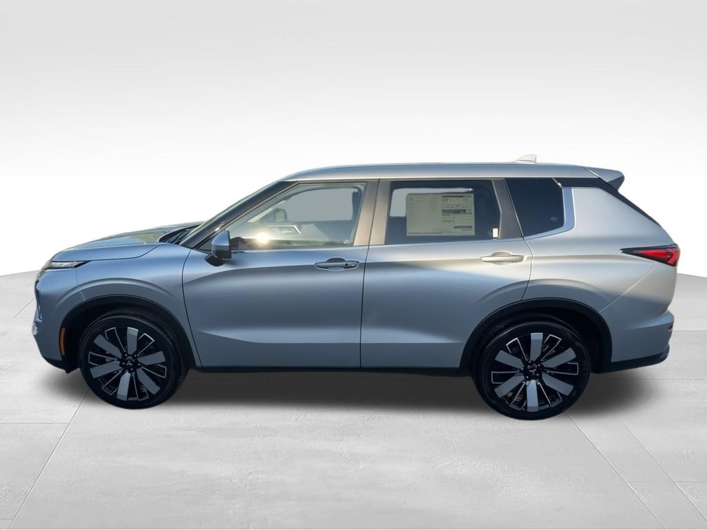 New 2026 Silver Mitsubishi SE image 5