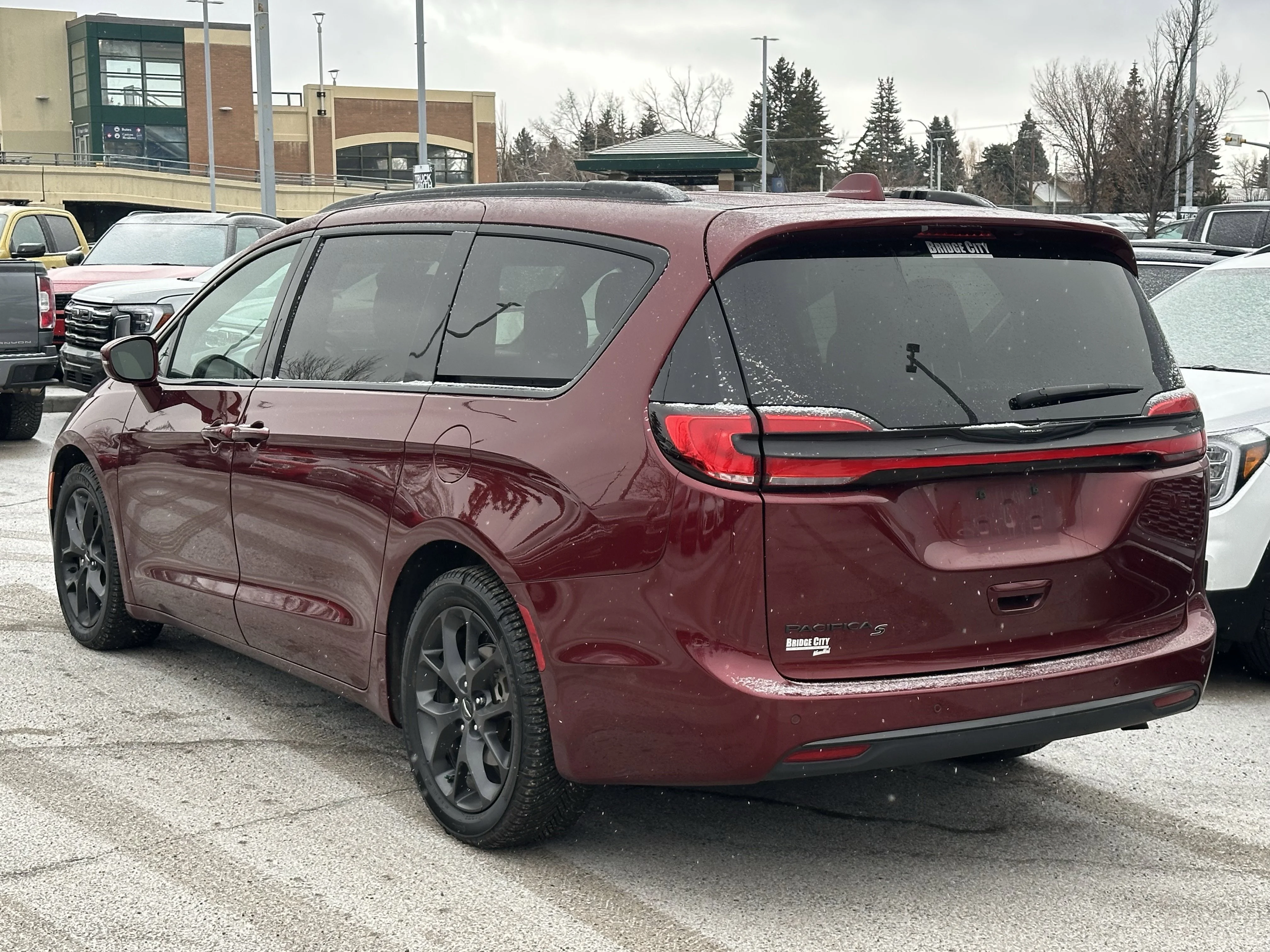 Certified Used 2022 Velvet Red Pearl Chrysler Touring L image 4