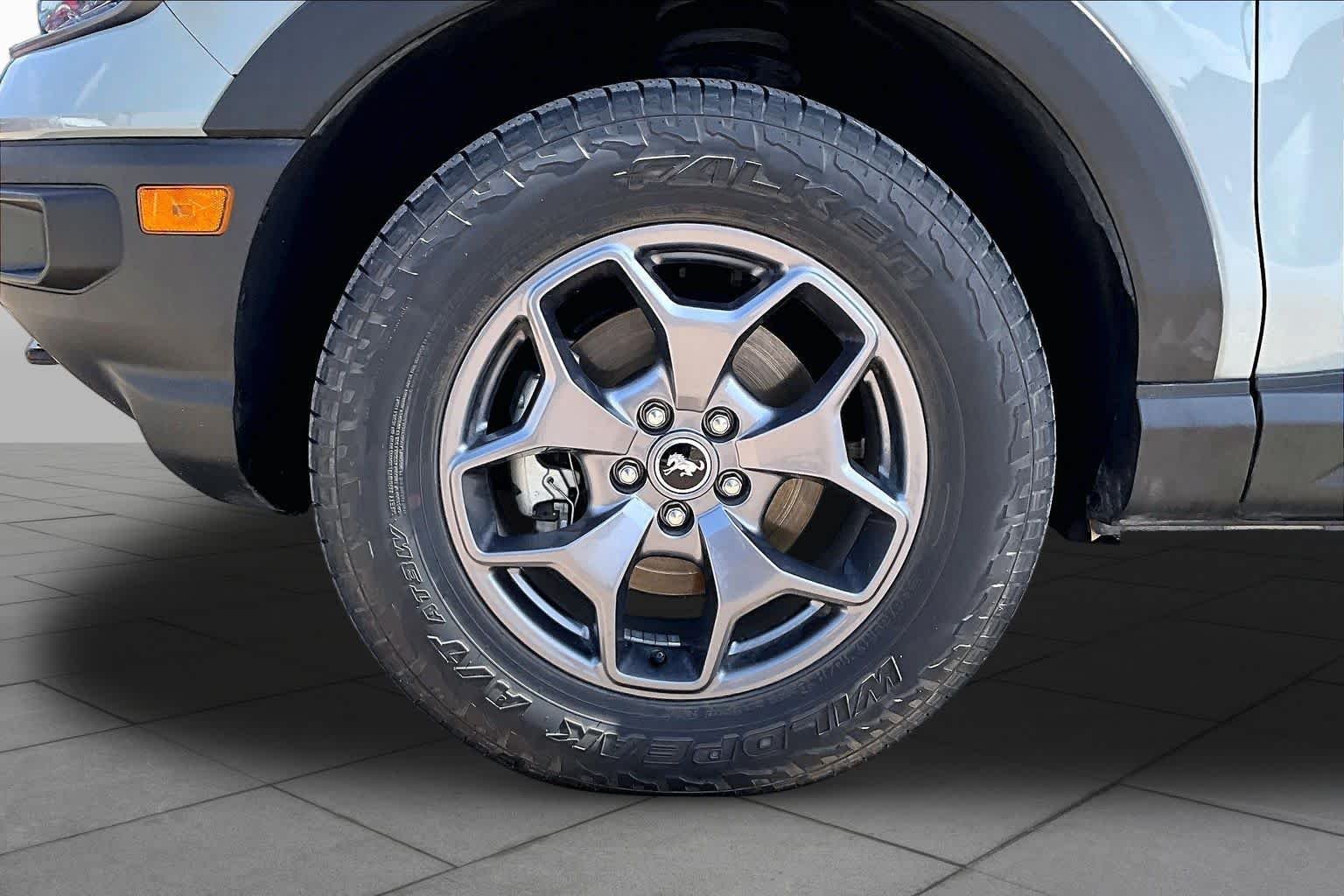 Used 2023 Cactus Gray Ford Badlands image 10