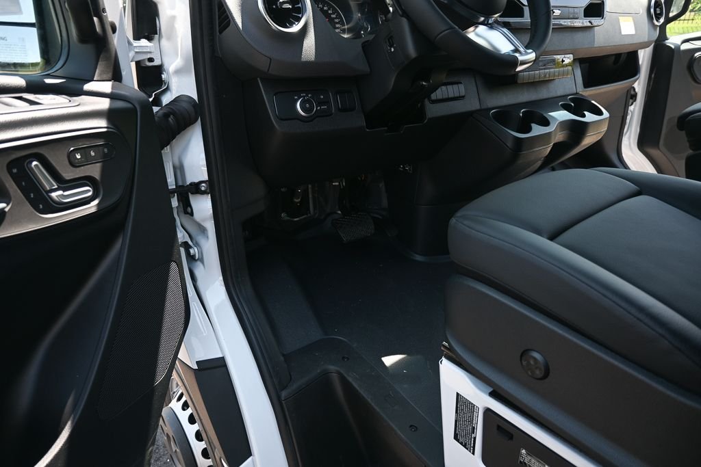 New 2026 Arctic White Mercedes-Benz Cargo 170 WB image 6