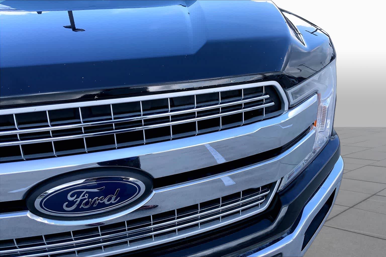 Used 2020 Agate Black Metallic Ford LARIAT image 29