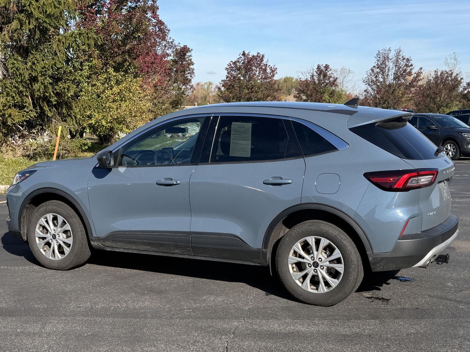 Used 2023 Vapor Blue Ford Active image 6