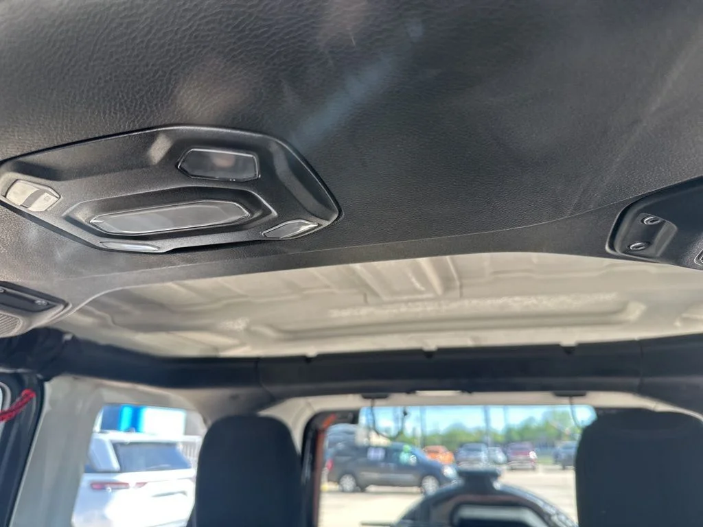 Certified Used 2022 Gray Jeep Unlimited Rubicon image 28