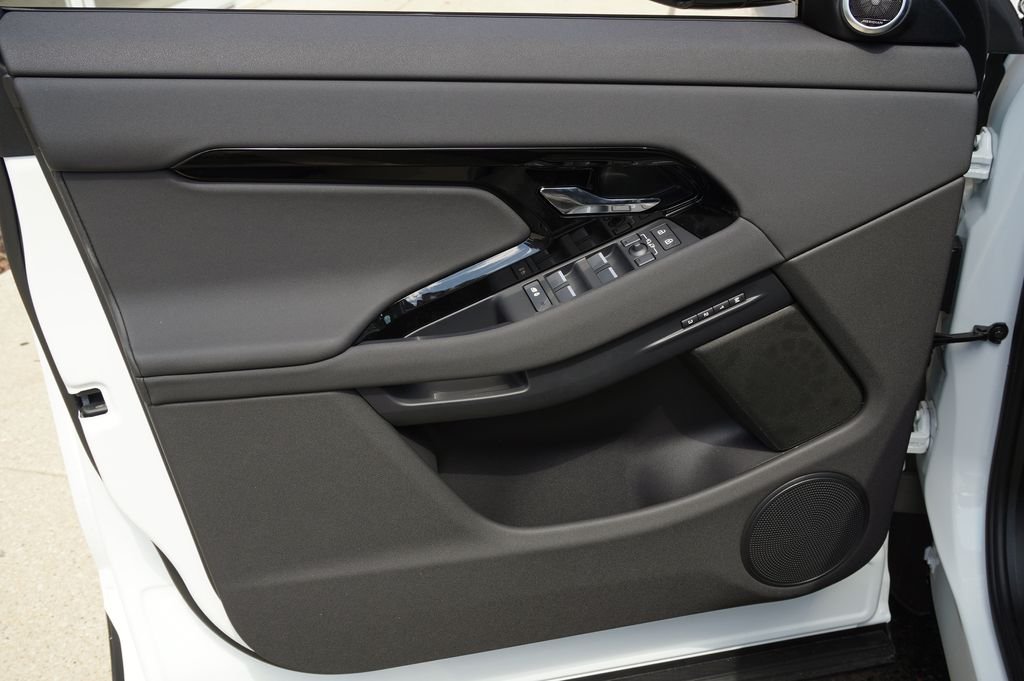 New 2026 Fuji White Land Rover S image 10