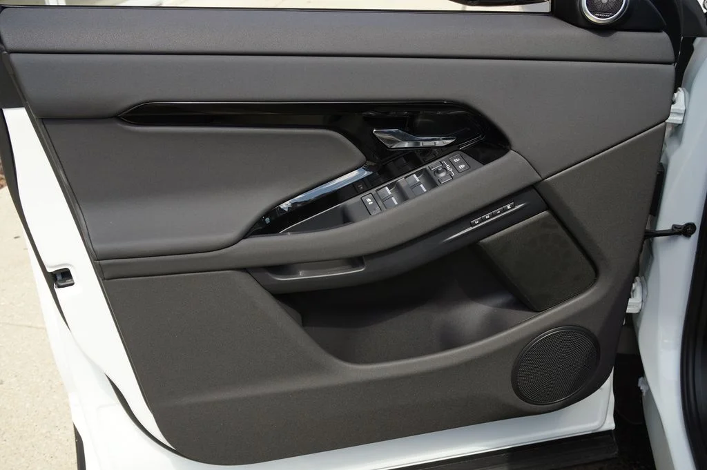 New 2026 Fuji White Land Rover S image 10