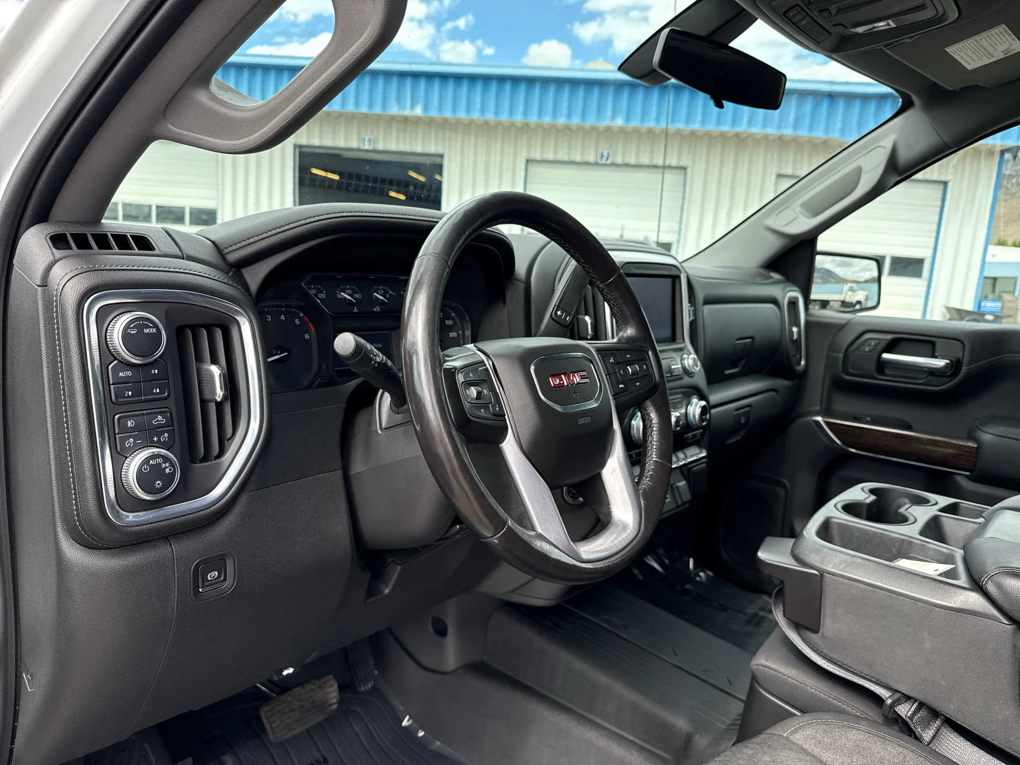 Used 2020 SUMMIT WHITE GMC Elevation image 12