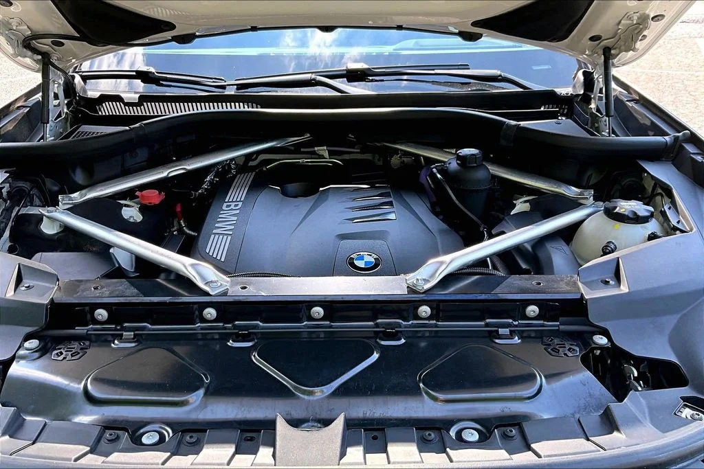 Used 2023 Alpine White BMW xDrive40i image 38