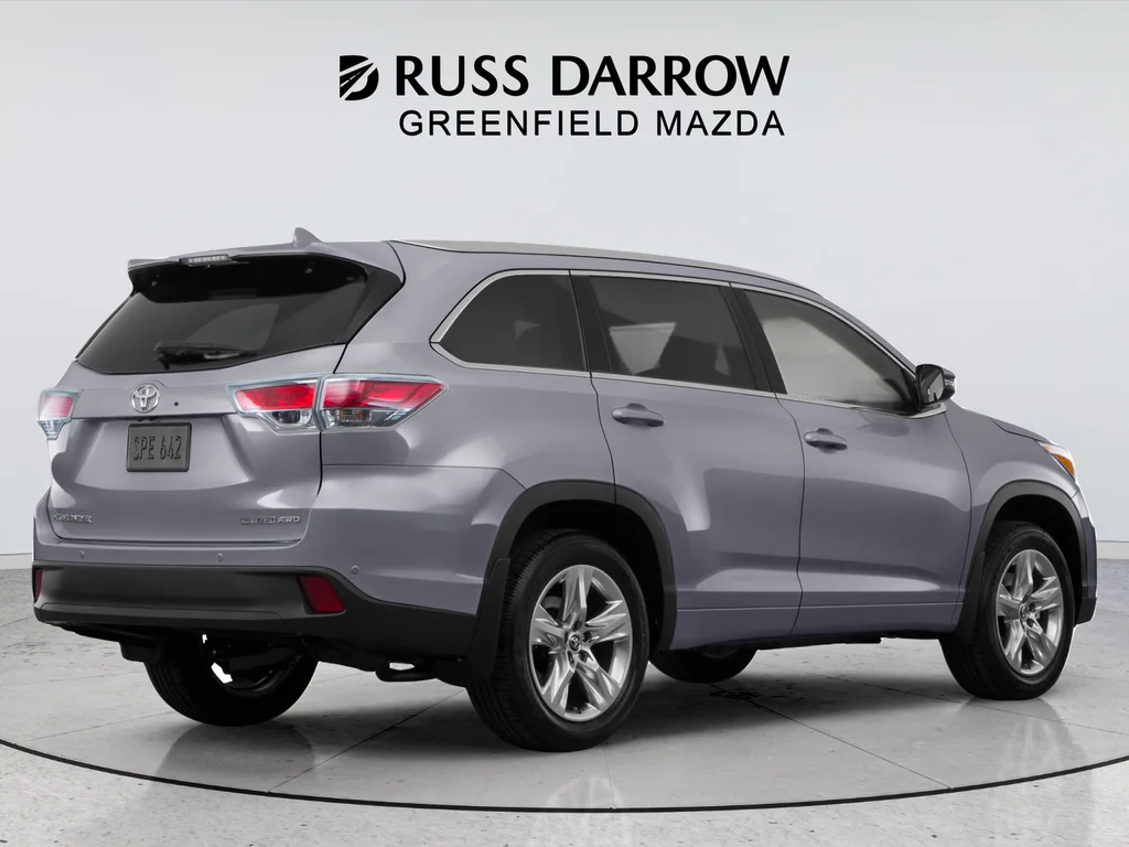 Used 2016 Silver Toyota XLE V6 image 3