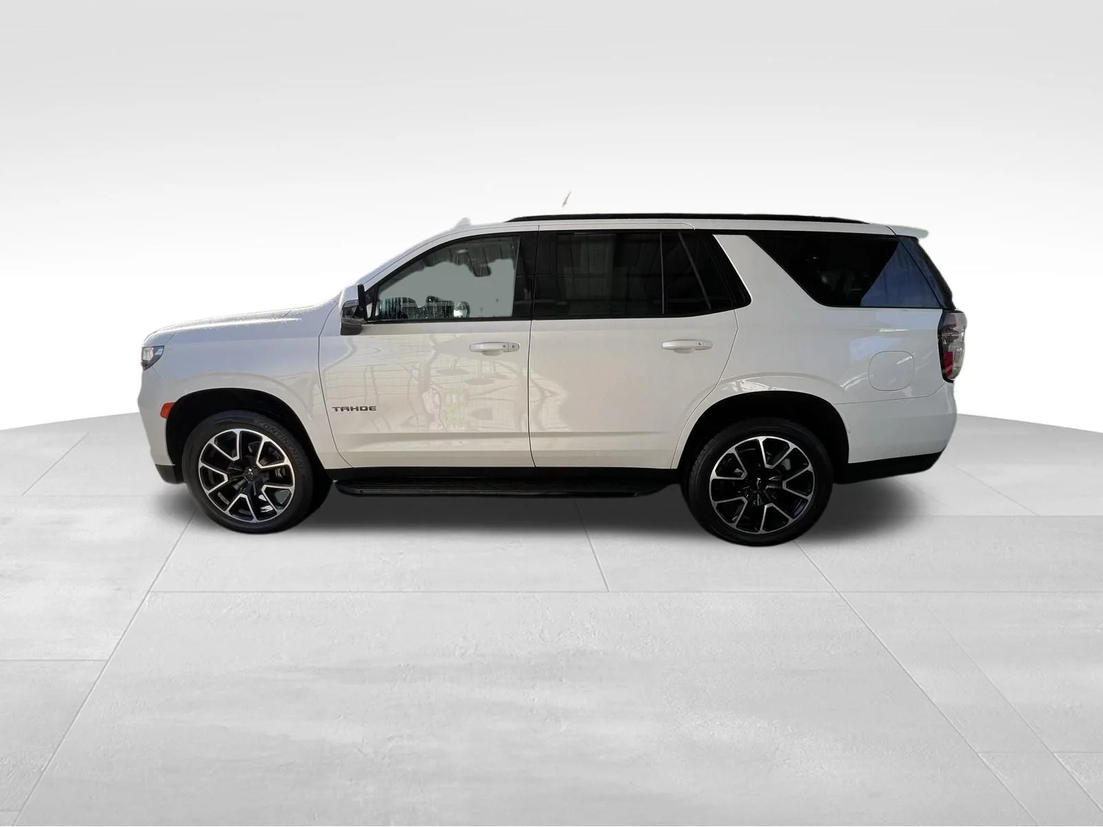 Used 2022 White Chevrolet RST image 9