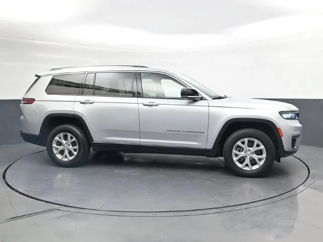 Used 2023 Silver Jeep Limited image 11
