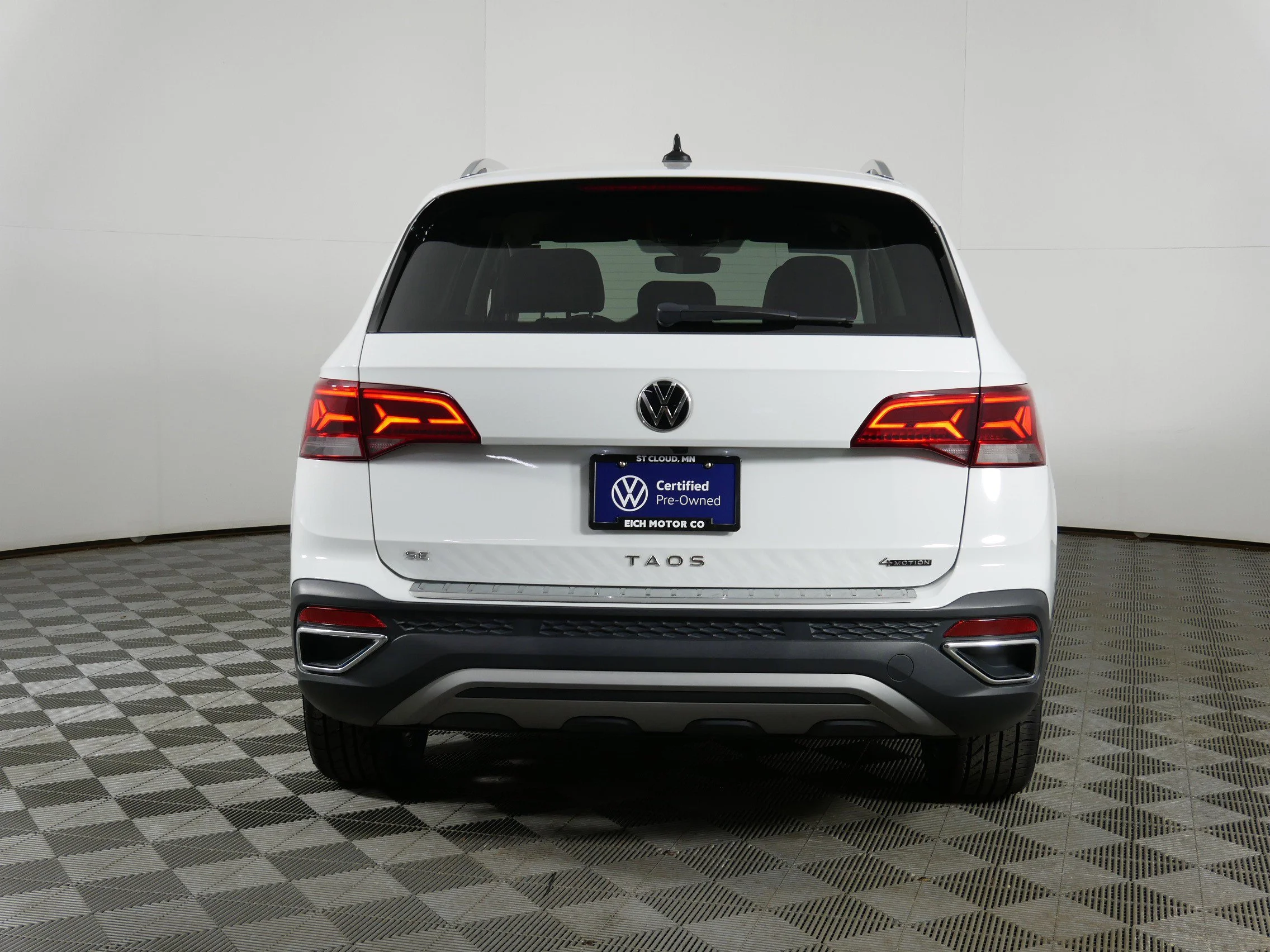 Certified Used 2023 Pure White Volkswagen SE image 6