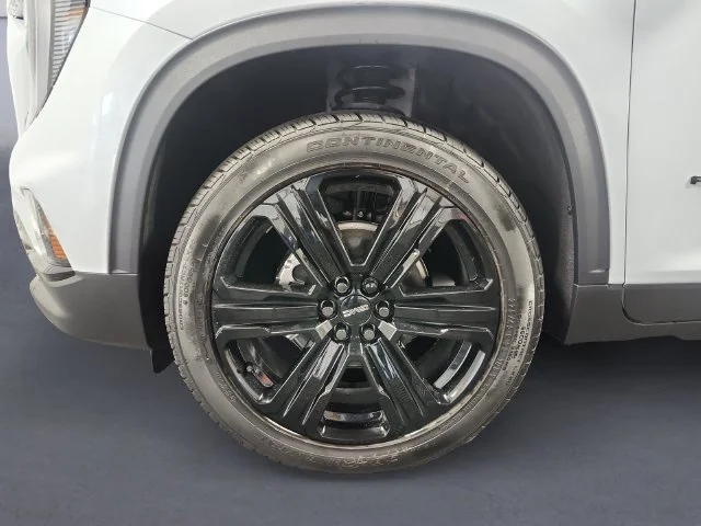 New 2026 Glacier White Tricoat GMC Elevation image 14