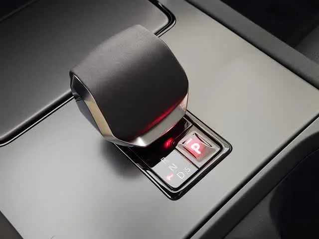 Used 2025 Fuji White Land Rover S image 19