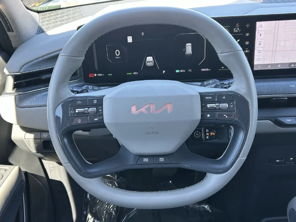 Used 2024 Green Kia Land image 15