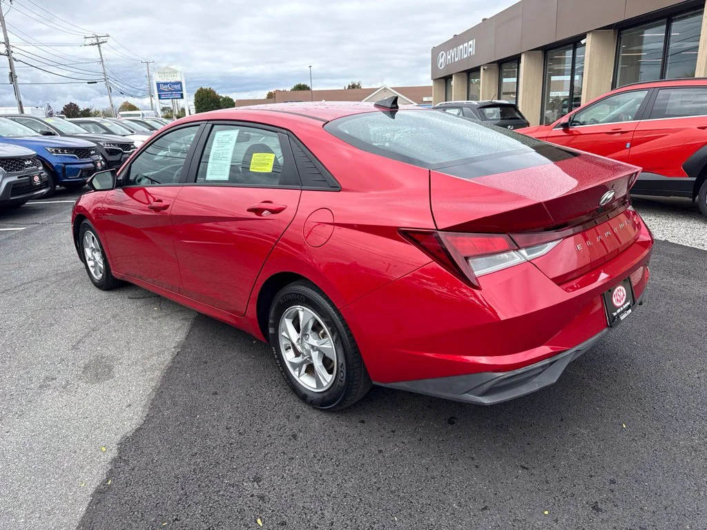 Used 2023 Red Hyundai SE image 6