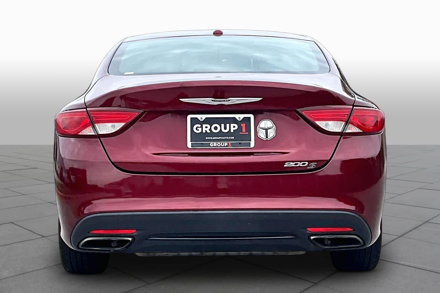 Used 2015 Velvet Red Pearlcoat Chrysler S image 5