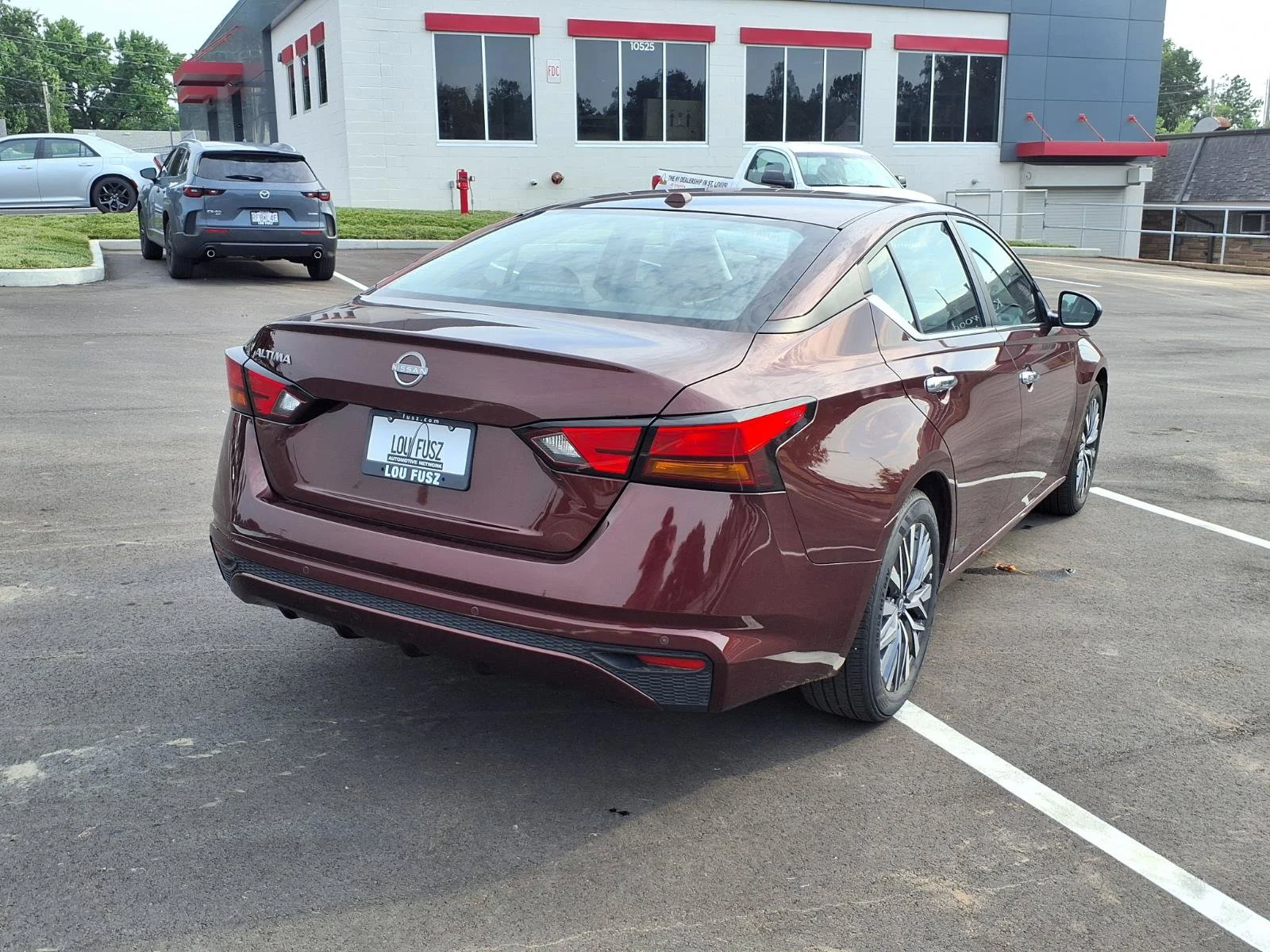 Used 2025 Garnet Pearl Metallic Nissan SV image 4