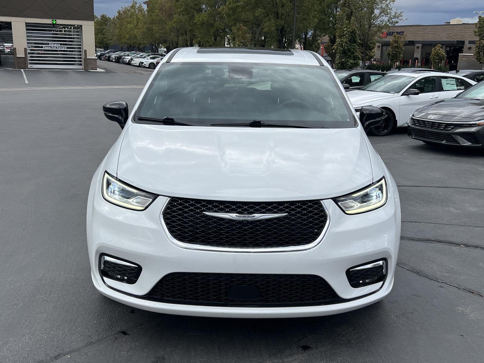 Used 2026 Bright White Clearcoat Chrysler Limited image 14