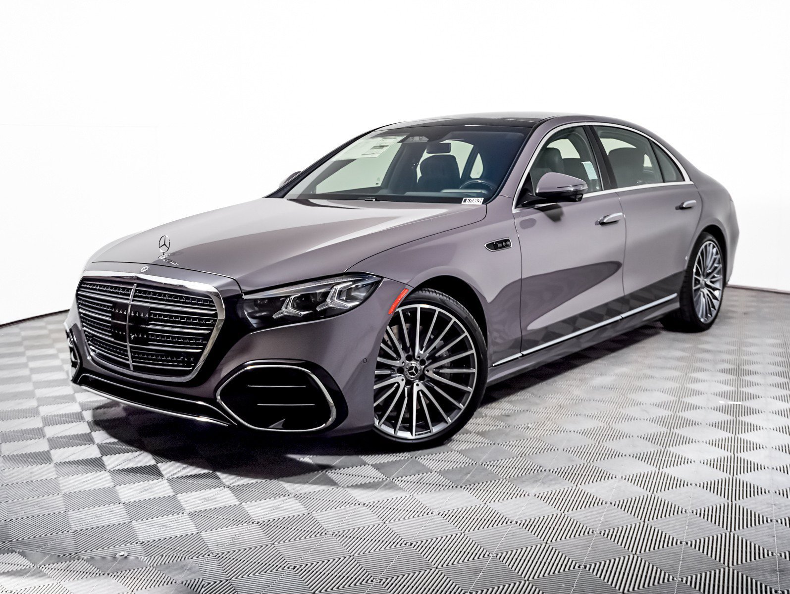 New 2027 Warm Grey Non-Metallic Mercedes-Benz S 580 image 1