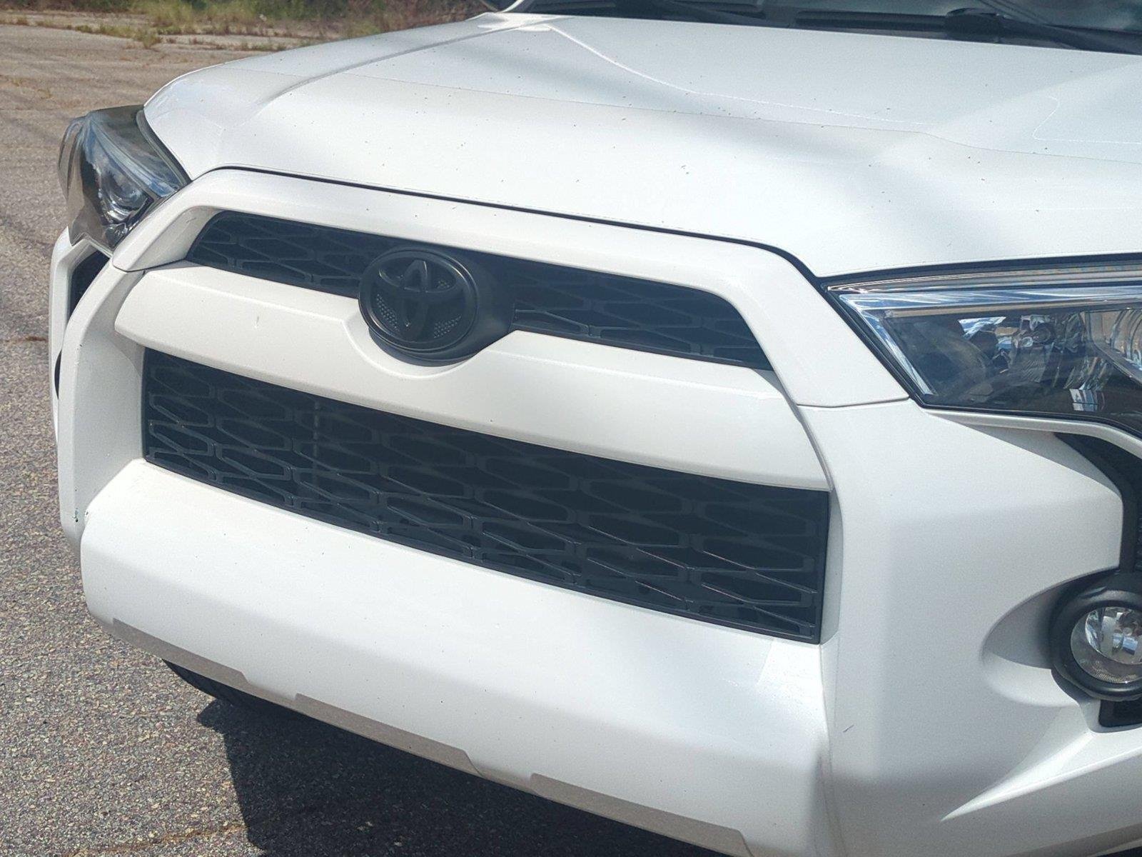 Used 2017 Super White Toyota SR5 image 14