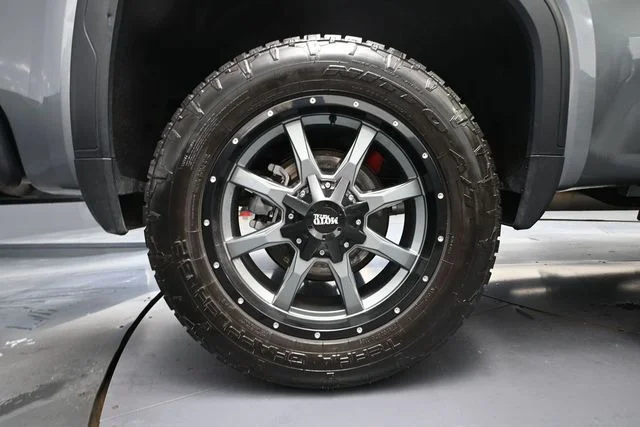 Used 2020 Gray GMC AT4 image 11