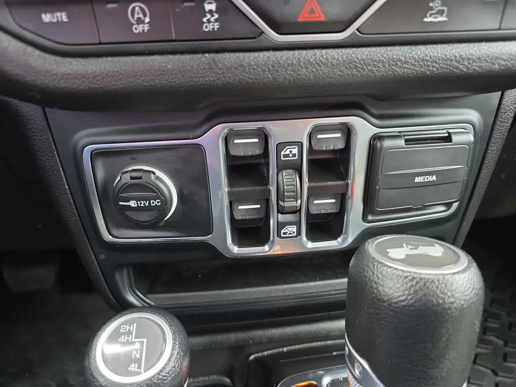 Used 2024 Hydro Blue Pearlcoat Jeep Sport S image 34
