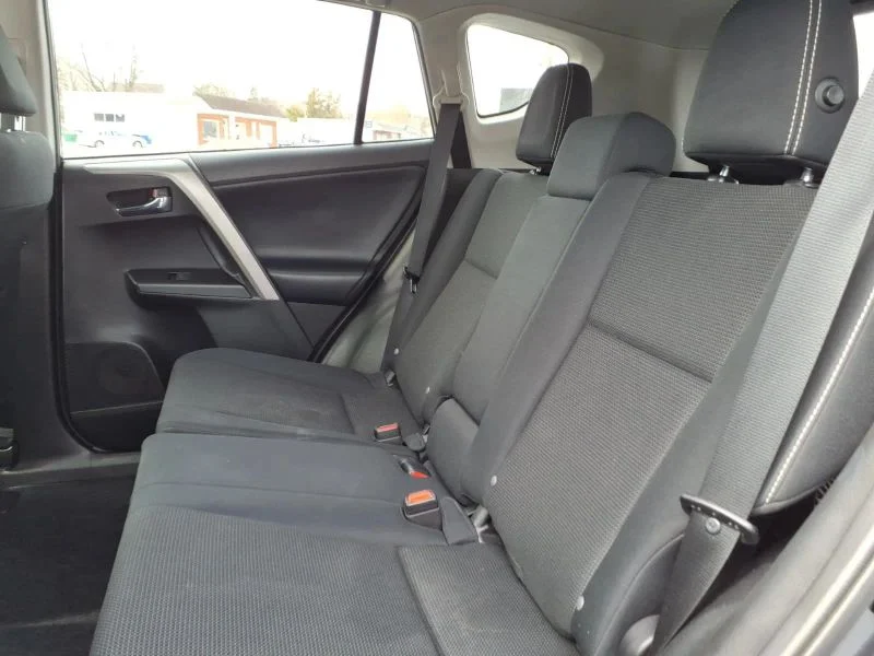 Used 2018 Gray Toyota XLE Sport Utility 4D image 20