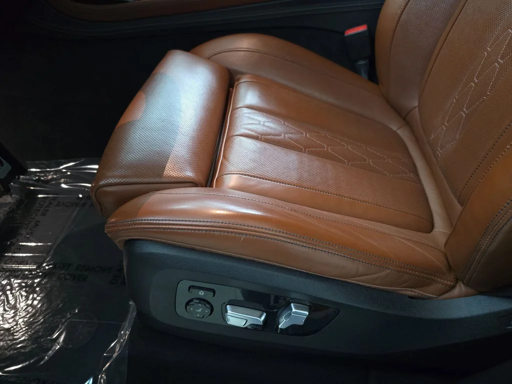 Used 2020 White BMW M50i image 30