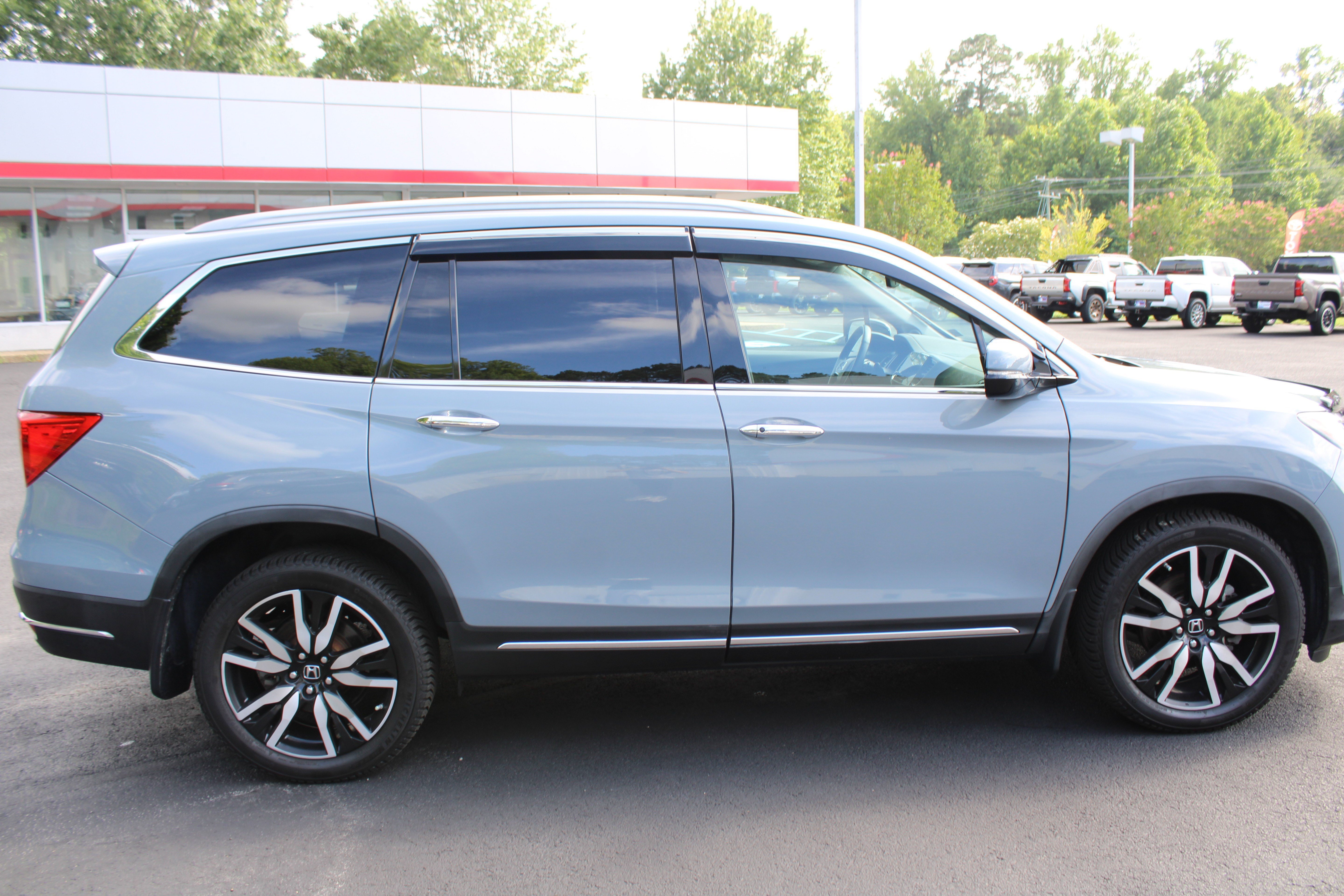 Used 2022 Sonic Gray Pearl Honda Elite image 4