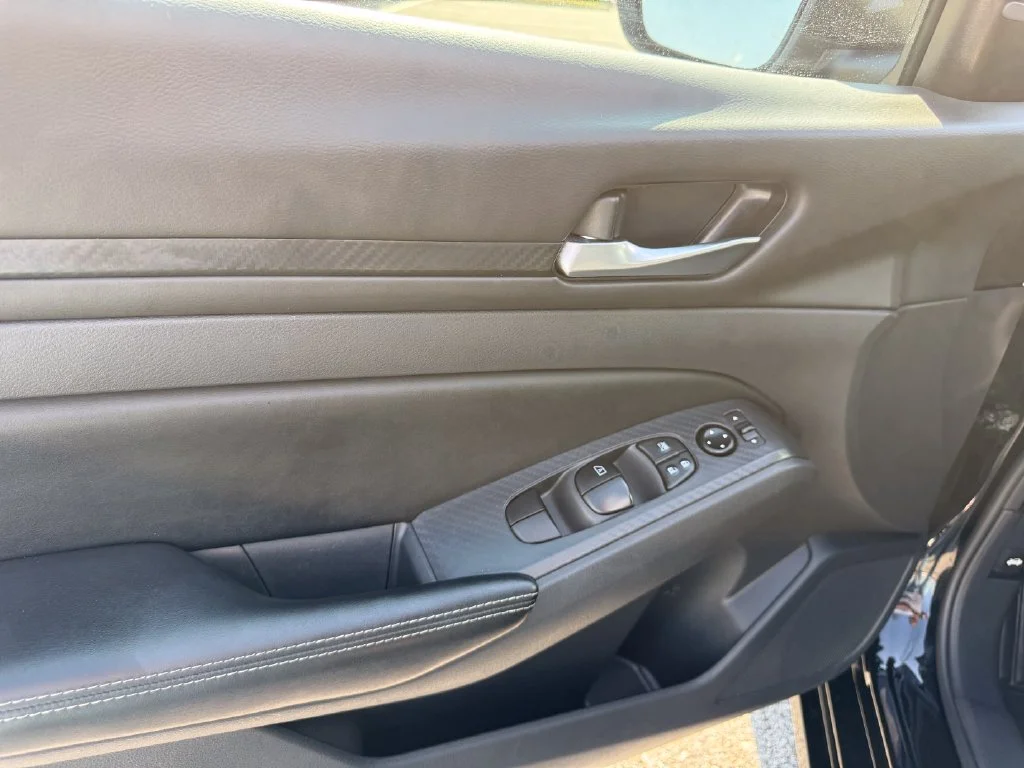 Used 2025 Black Nissan 2.5 SV image 5