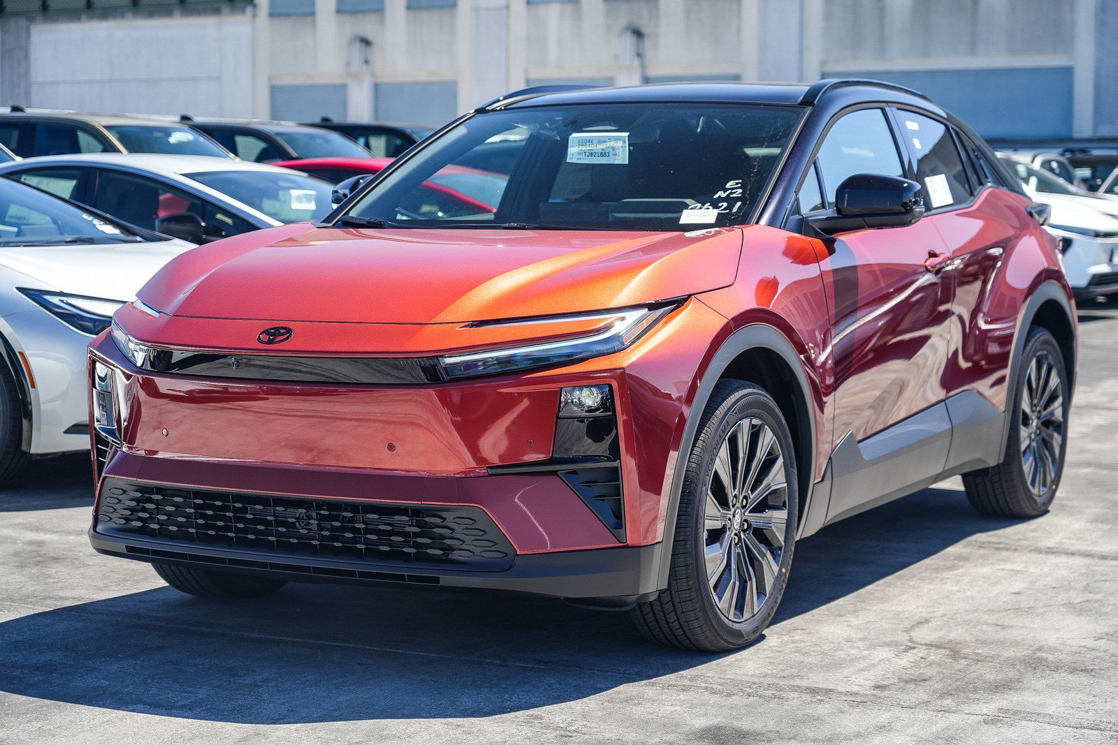 New 2026 Tandoori with Midnight Black Metallic roof <sup>1</sup> Toyota  XSE image 5