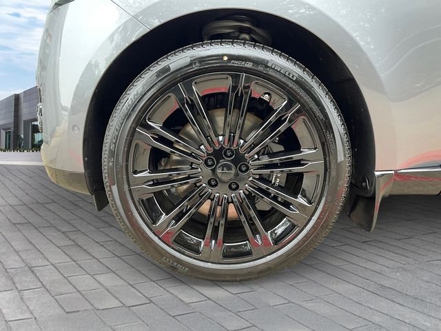 New 2026 Eiger Grey Land Rover SE image 9