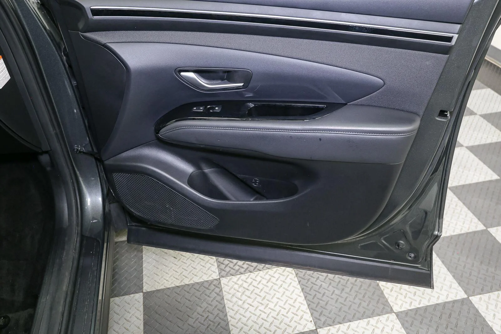 Used 2023 Amazon Gray Hyundai SEL Convenience image 24