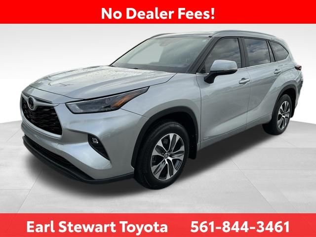 Certified Used 2025 Silver Toyota XLE image 10