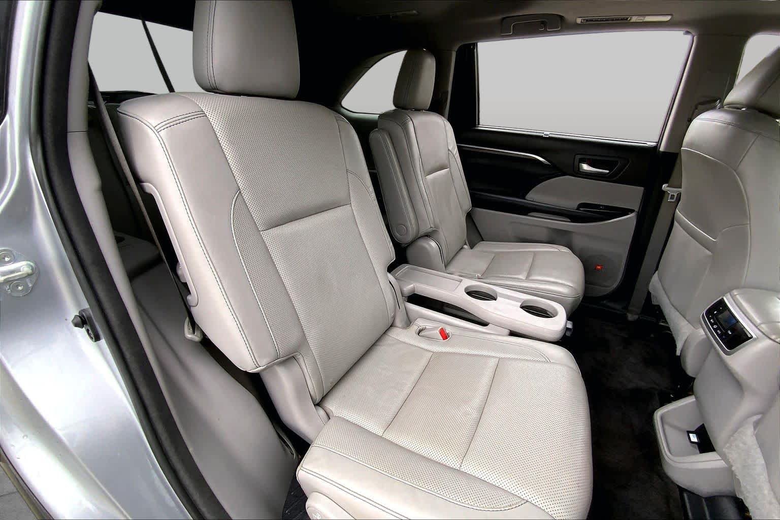 Used 2015 Silver Sky Metallic Toyota Limited image 19