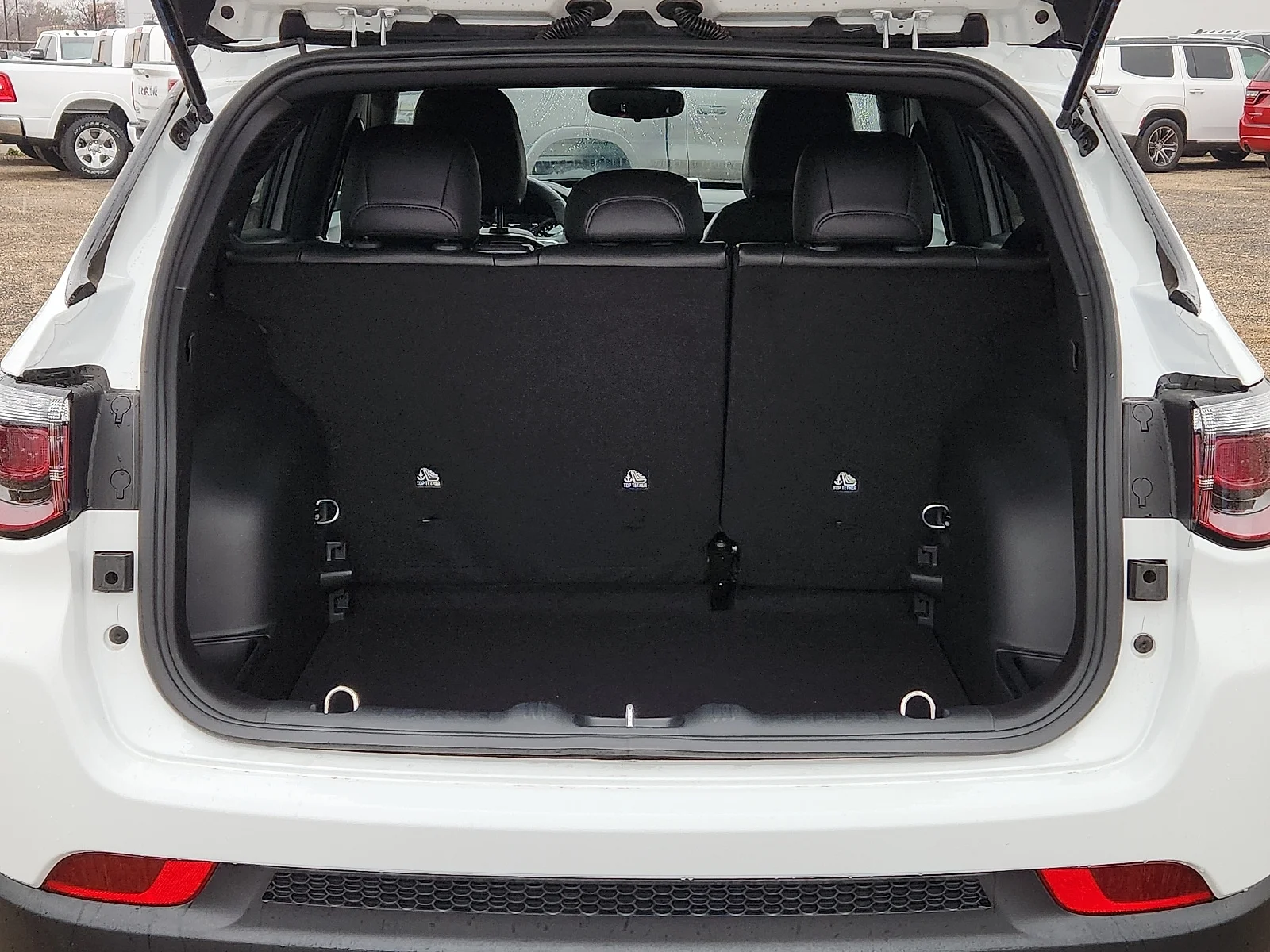 New 2026 White Jeep LATITUDE ALTITUDE 4X4 image 9