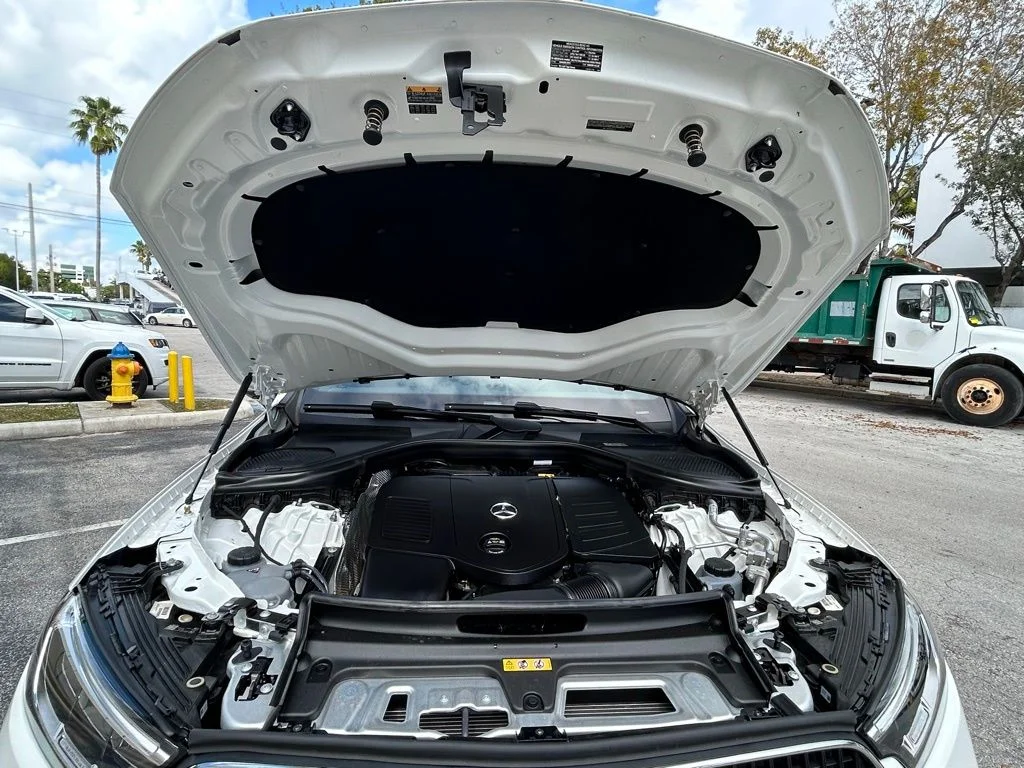 Used 2025  Mercedes-Benz GLC 300 image 28