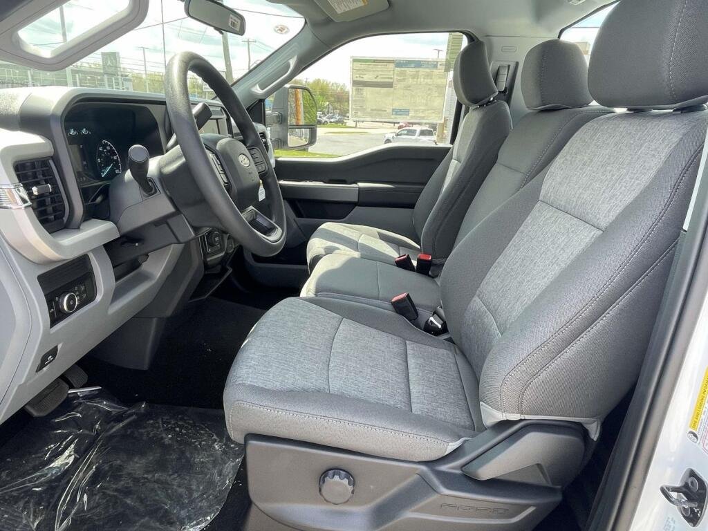 New 2026 Oxford White Ford XL image 17