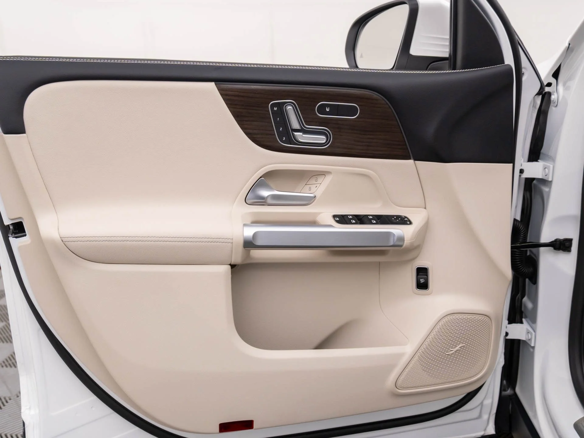 New 2026 White Mercedes-Benz GLB 250 image 14