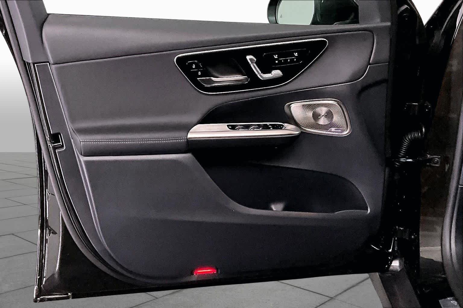 New 2027 Graphite Grey Metallic Mercedes-Benz GLC 300 image 12