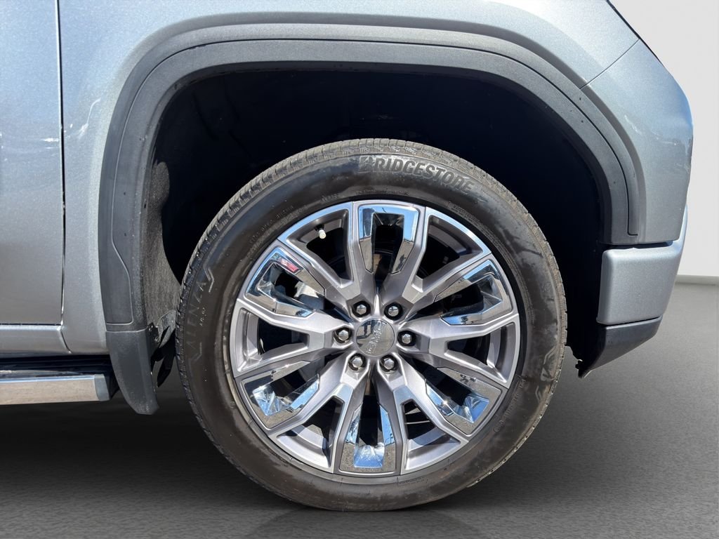 Used 2024 Silver GMC Denali image 21