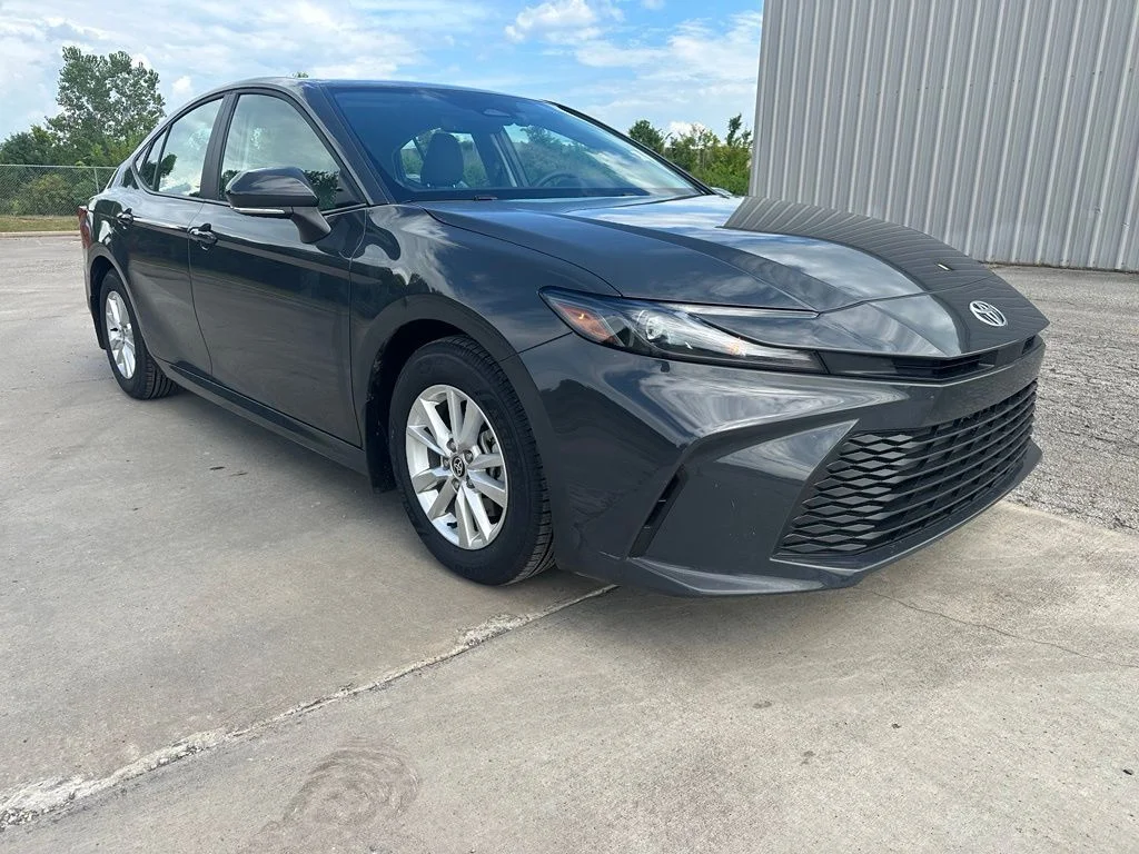 2025 Toyota Camry LE - Photo 3