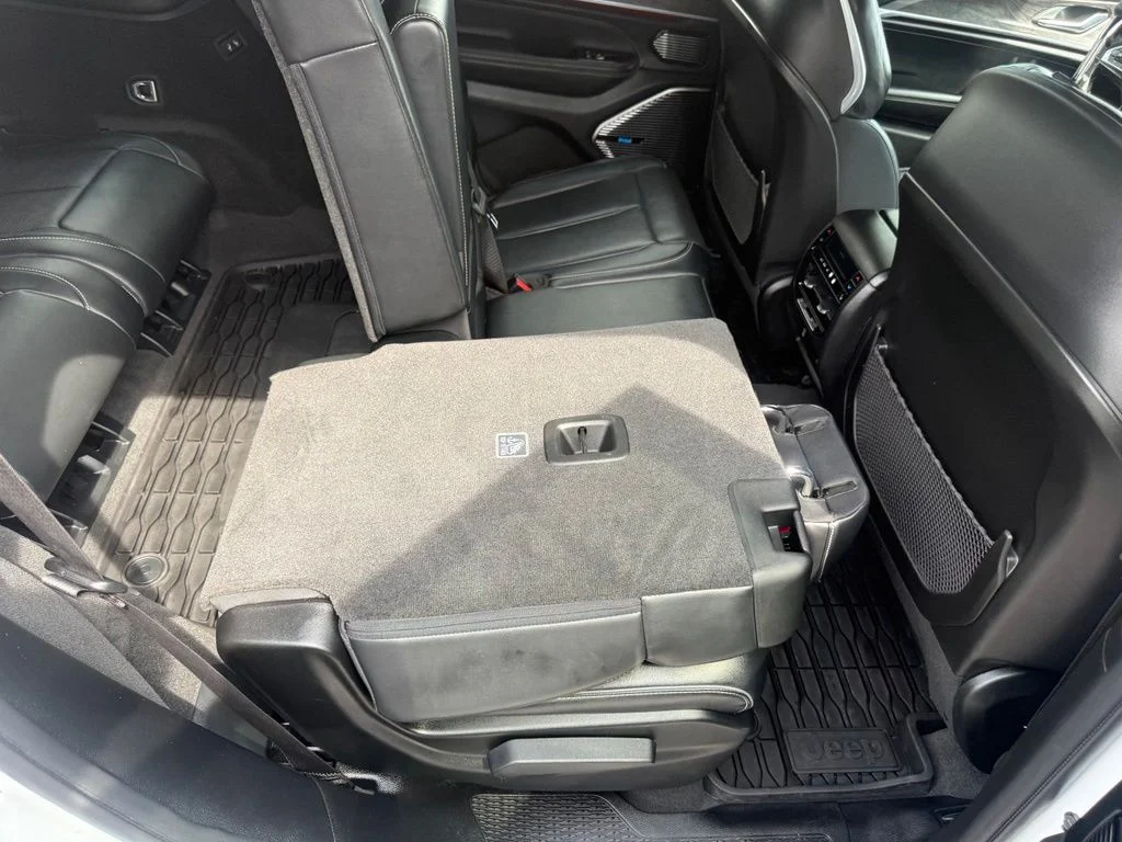 Used 2021 White/off-white Jeep Overland image 53