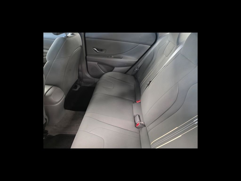 Used 2022 Black Hyundai SEL image 17